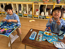 大好きなおかずを広げたときの嬉しそうな表情がたまりませんね