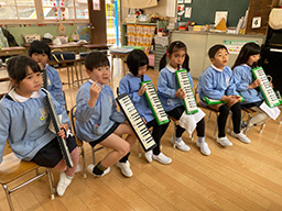 音を出そうと頑張っている姿が可愛いですね