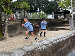 園庭を走り回る姿を見ると、元気をもらえますね